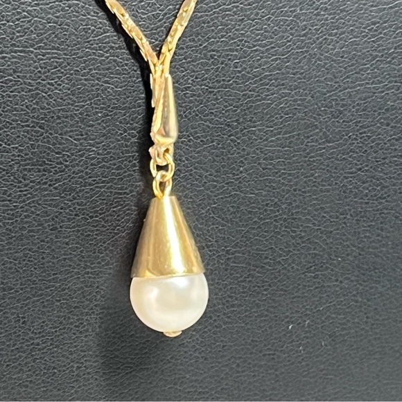 VTG 80's Teardrop Pearl Pendant Golden Necklace 17" - Picture 3 of 9